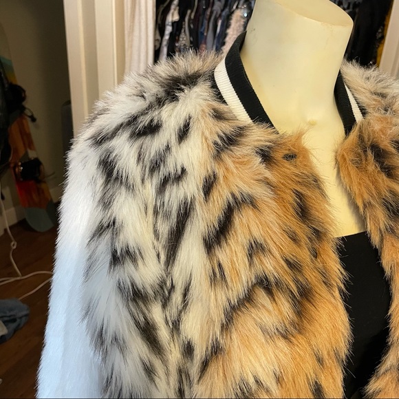 Animal print faux fur bomber - Picture 3 of 3